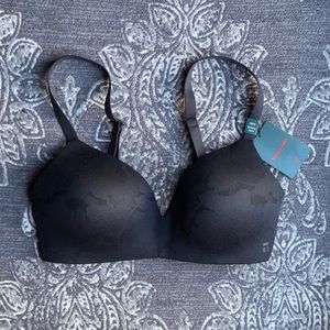 Second Skin Lace Lightly Lined Wireless Bra in Black Size 32DD